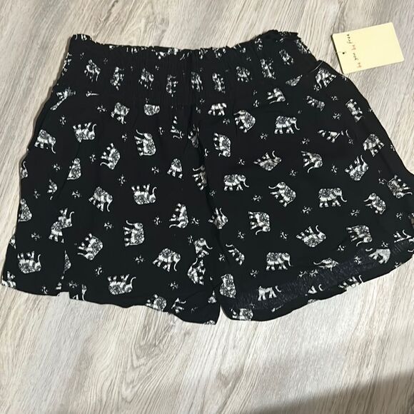 NWT Bebop smocked elephant print shorts size M - Picture 1 of 8